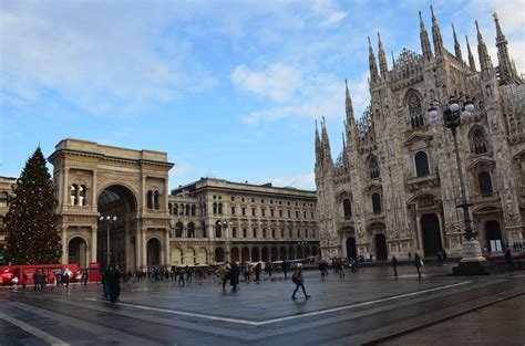 piazza duomo milano prada|piazza del duomo milan.